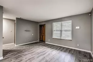 18 Redwood Dr, Florissant, MO 63031 - Photo 3