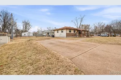 1760 Fernbrook Ln, Florissant, MO 63031 - Photo 37