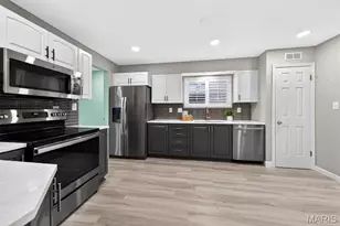 526 Sarah Ln, Creve Coeur, MO 63141 - Photo 13