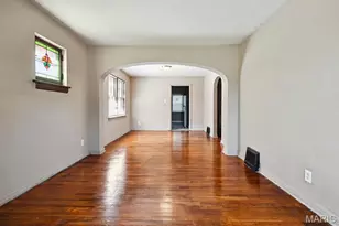 5920 Dressell Ave, Saint Louis, MO 63120 - Photo 3