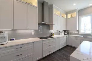 17016 Lakeside Rdg, Chesterfield, MO 63005 - Photo 7