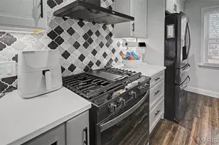 10824 Galena Ct, Saint Louis, MO 63123 - Photo 9