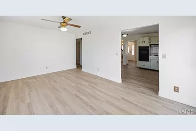 11658 Jaquetta Court, Maryland Heights, MO 63043 - Photo 11