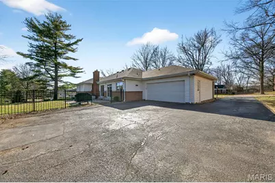 416 Caprice Gardens Court, Ballwin, MO 63011 - Photo 9