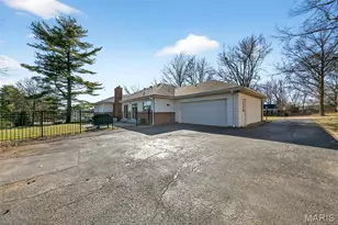 416 Caprice Gardens Ct, Ballwin, MO 63011 - Photo 9