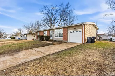 750 Blackbird Drive, Florissant, MO 63031 - Photo 5