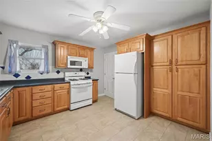 143 Burncoate Dr, Unincorporated, MO 63129 - Photo 5