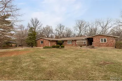 210 New Salem Drive, Creve Coeur, MO 63141 - Photo 3