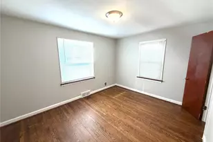 1033 Bakewell Dr, Bellefontaine Neighbors, MO 63137 - Photo 13