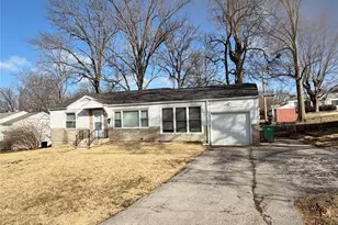 1033 Bakewell Dr, Bellefontaine Neighbors, MO 63137 - Photo 3