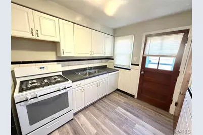 1033 Bakewell Drive, Bellefontaine Neighbors, MO 63137 - Photo 9