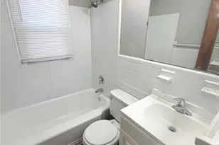 1033 Bakewell Dr, Bellefontaine Neighbors, MO 63137 - Photo 15