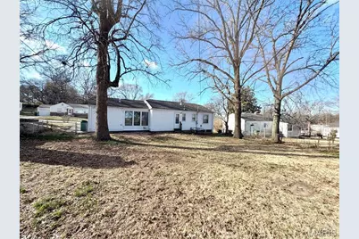 1033 Bakewell Drive, Bellefontaine Neighbors, MO 63137 - Photo 5
