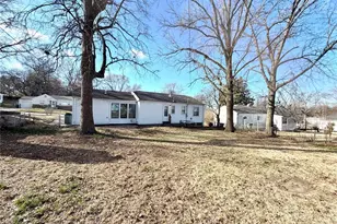 1033 Bakewell Dr, Bellefontaine Neighbors, MO 63137 - Photo 5