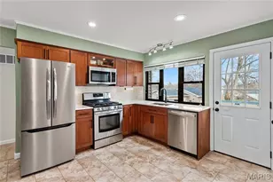 318 Statewood Dr, Ballwin, MO 63021 - Photo 17