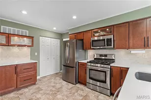 318 Statewood Dr, Ballwin, MO 63021 - Photo 13