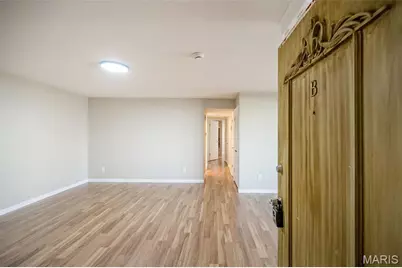 4353 Chateau De Ville Drive #B, Saint Louis, MO 63129 - Photo 5