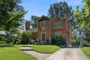 28 Grantwood Ln, Saint Louis, MO 63123 - Photo 1