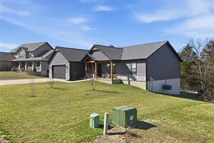 739 Red Clover Dr, Unincorporated, MO 63016 - Photo 3