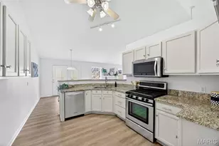 16 Hill Pointe Ct, Saint Charles, MO 63303 - Photo 13