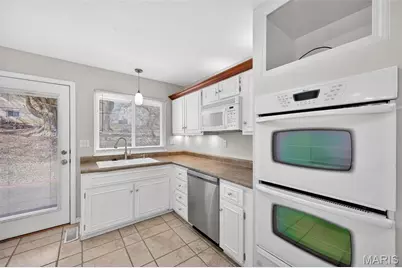 1727 Schulte Hill Drive, Maryland Heights, MO 63043 - Photo 17