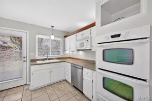 1727 Schulte Hill Dr, Maryland Heights, MO 63043 - Photo 17