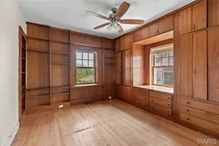 910 Country Club Dr, Pasadena Park, MO 63121 - Photo 7