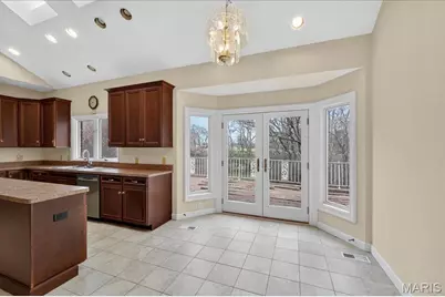 27 Meadowbrook Country Club Estate, Ballwin, MO 63011 - Photo 9