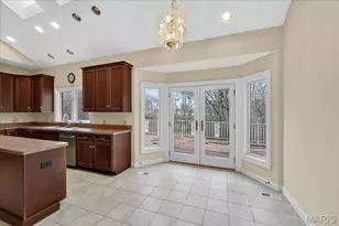 27 Meadowbrook Country Club Estate, Ballwin, MO 63011 - Photo 9