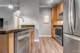 2712 Mcknight Crossing Ct, Saint Louis, MO 63124 - Photo 5