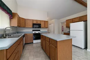 513 Crown Passage Dr, Saint Charles, MO 63303 - Photo 13