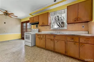 9200 Papoose Dr, Saint Louis, MO 63123 - Photo 5