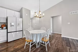 402 Charlestowne Place Dr, Saint Charles, MO 63301 - Photo 3