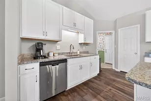 402 Charlestowne Place Dr, Saint Charles, MO 63301 - Photo 5