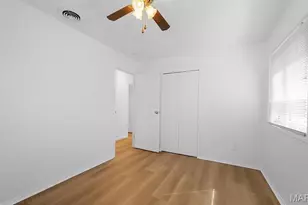 2911 Hubert Dr, Saint Louis, MO 63125 - Photo 11