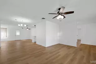 2911 Hubert Dr, Saint Louis, MO 63125 - Photo 5