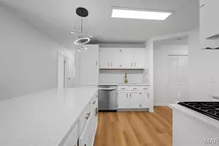 2911 Hubert Dr, Saint Louis, MO 63125 - Photo 9