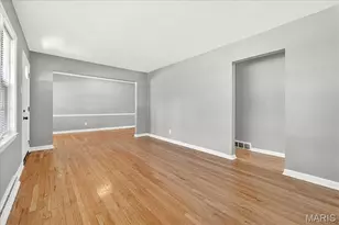 9472 Yorktown Dr, Bellefontaine Neighbors, MO 63137 - Photo 11