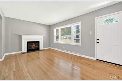 9472 Yorktown Drive, Bellefontaine Neighbors, MO 63137 - Photo 3