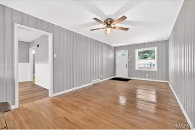 9472 Yorktown Drive, Bellefontaine Neighbors, MO 63137 - Photo 5