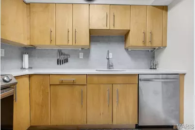 900 S Hanley Road #12E, Clayton, MO 63105 - Photo 17