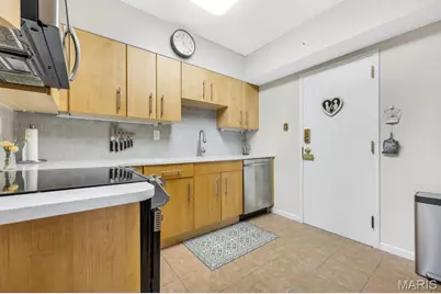 900 S Hanley Road #12E, Clayton, MO 63105 - Photo 15