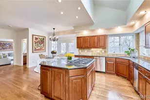 16507 Kingspointe Lake Ln, Chesterfield, MO 63005 - Photo 33