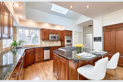 16507 Kingspointe Lake Lane, Chesterfield, MO 63005 - Photo 31