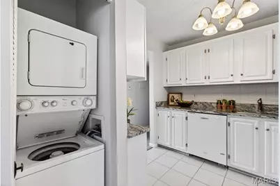 9137 Wrenwood Lane, Brentwood, MO 63144 - Photo 11