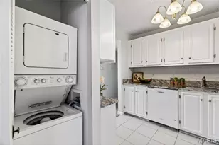 9137 Wrenwood Ln, Brentwood, MO 63144 - Photo 13