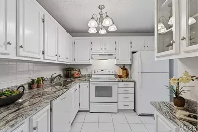 9137 Wrenwood Lane, Brentwood, MO 63144 - Photo 9