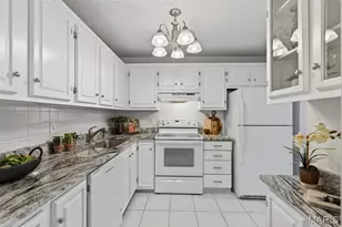 9137 Wrenwood Ln, Brentwood, MO 63144 - Photo 9