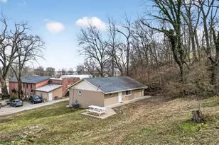 202 2nd St, Winfield, MO 63389 - Photo 25