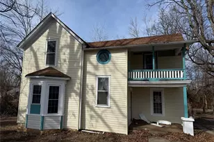 1112 Center St, Bismarck, MO 63624 - Photo 3